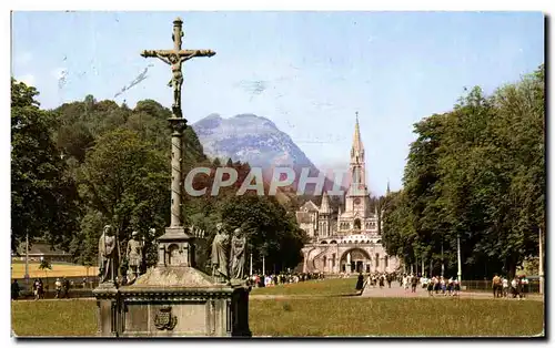 Cartes postales moderne Lourdes Le Calvaire Breton et la Basilique