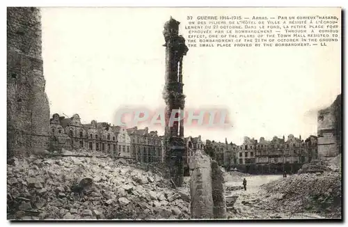 Ansichtskarte AK Arras Guerre Un des piliers de L&#39Hotel de Ville Apres le Bombardement Militaria