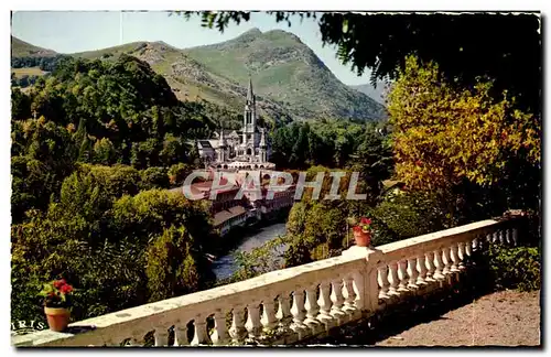 Cartes postales moderne Lourdes La basilique et le Gave