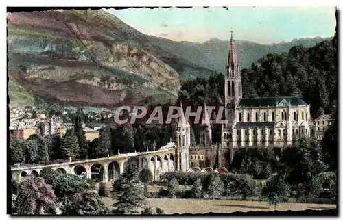 Cartes postales Lourdes La Basilique vue de cote