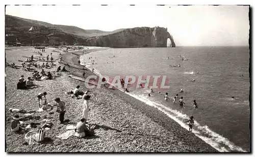 Cartes postales En Normandie Etretat Falaise et Porte d&#39Aval La plage