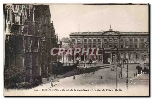 Cartes postales Bordeaux Entree de la Cathedrale et I'Hotel de Ville
