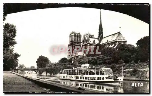 Cartes postales Paris Promenade en Bateau Mouche Coup d&#39oeil a Notre Dame