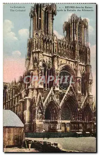 Cartes postales Reims dans les Ruines apres la Retraite des Allemands