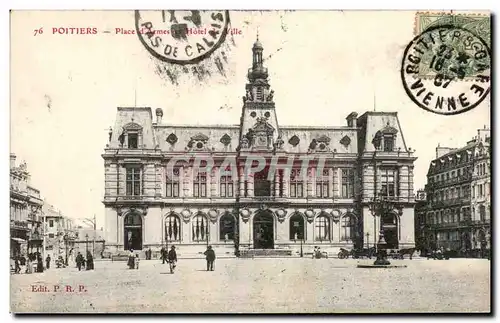 Cartes postales Poitiers La Place d'armes et l'Hotel de Ville