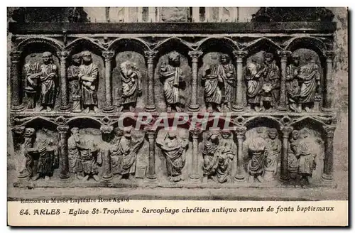 Cartes postales Arles Eglise St Trophime Sarcophage Chretien antique servant de fonts Baptismaux
