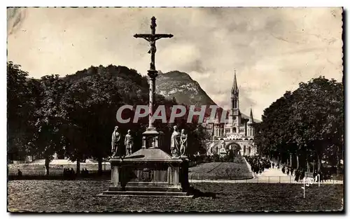 Ansichtskarte AK Lourdes La Calvaire des Bretons et la Basilique