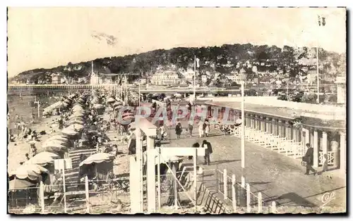 Cartes postales Deauville Plage Fleurle Vue d&#39Ensemble Sur La Plage Et La Ville