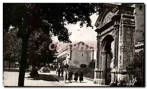 Ansichtskarte AK Toulouse Basilique St Sernin Porte Miegeville Au fond la Collegiale St Raymond