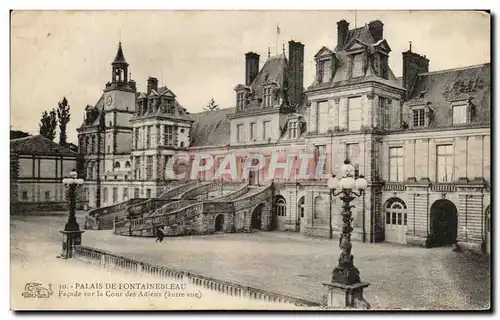 Cartes postales Palais De Fontainebleau Facade Sur La Cour Des Adieux