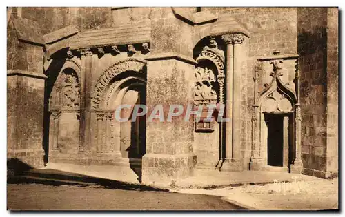 Ansichtskarte AK Facade de I&#39Eglise romane de Foussais