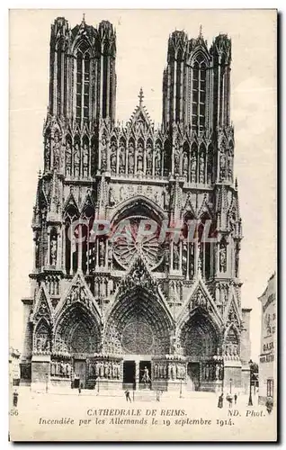 Cartes postales Cathedrale De Reims Incendiee par les Allemands le 19 septembre 1914