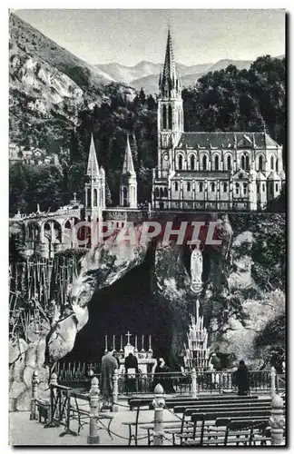 Cartes postales Lourdes La Grotte et La Basilique