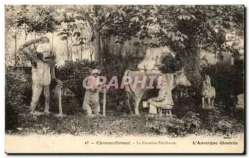 Ansichtskarte AK Clermont Ferrand la Fontaine petrifiante L&#39Auvergne illustree Singe ours