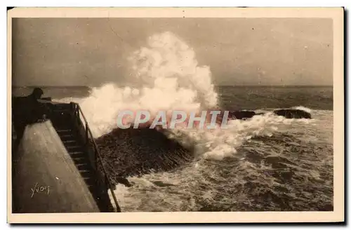 Ansichtskarte AK Biarritz Effet de Vague au Rocher de la Vierge