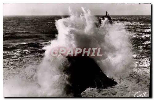 Cartes postales moderne En Bretagne Le Phare Dans La Tempete