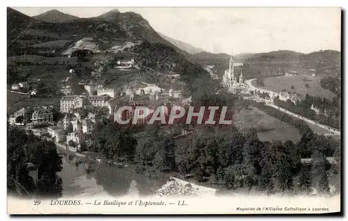 Cartes postales Lourdes La Basilique et I&#39Esplanade