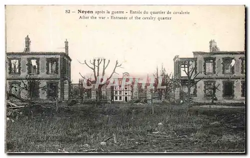 Cartes postales Noyon apres la guerre Entree du quartier de Cavalerie Militaria