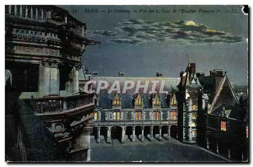 Cartes postales Blois Le chateau Vue sur le Cour de l&#39Escalier Francois 1er