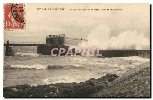 Ansichtskarte AK Les Sables D&#39Olonne Un Coup De Mer Sur Le Brise Lames De La Chaume