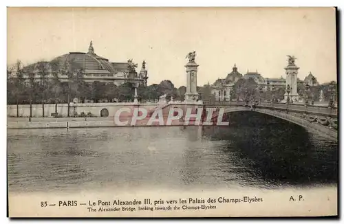 Cartes postales Paris Le Pont Alexandre III pris Vers les palais des Champs Elysees