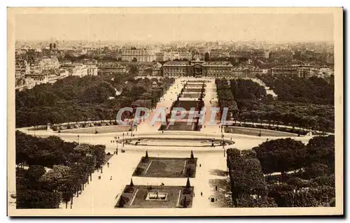 Cartes postales Paris En Flanant Le Champ de mars vu de la Tour Eiffel Dans le fond l&#39Ecole Militaire