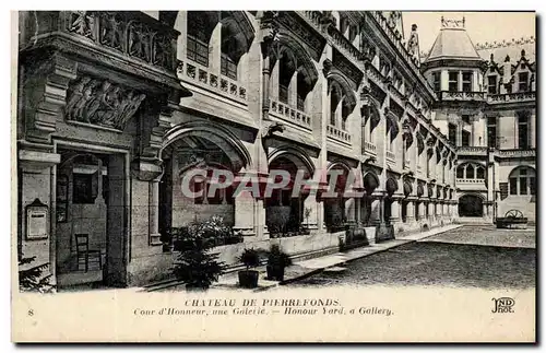 Ansichtskarte AK Chateau De Pierrefonds Cour d&#39Honneur Une Galerie