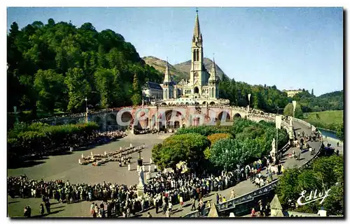 Cartes postales moderne Lourdes Les Malades Assistant Au Chemin De Croix