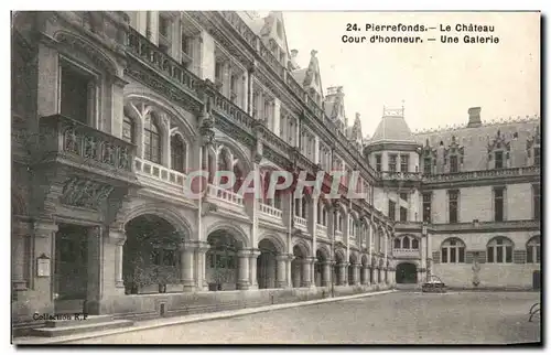 Ansichtskarte AK Pierrefonds Le Chateau Cour D&#39Honneur Une Galerie