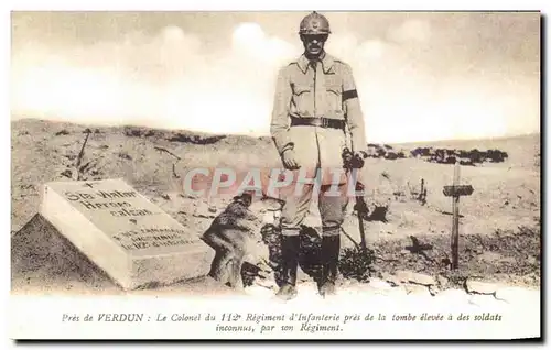 REPRO Pres De Verdun Le Colonel Du Regiment d&#39Infanterie Pres De La Tombe Elevee A Des Soldats Mi