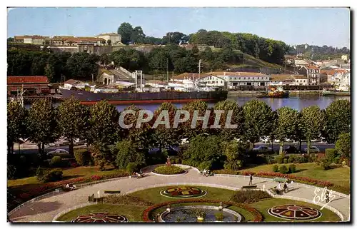 Cartes postales moderne Bayonne Les Jardins Au fond la Citadelle Bateau