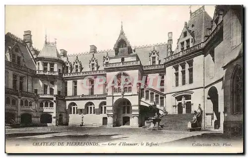 Cartes postales Chateau de Pierrefonds Cour d&#39Honneur le Beffroi