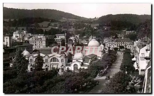 Cartes postales moderne La Bourboule Le Centre de la Ville A gauche les Grands thermes et le casino