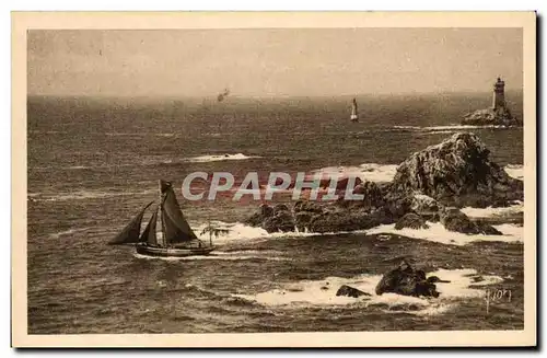 Cartes postales Pointe Du Raz Le Phare De La Vieille Bateau