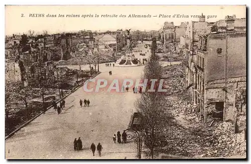 Cartes postales Reims Dans Le Ruines Apres La Retraite Des Allemands Place d&#39Erlon Vers la gare Militaria