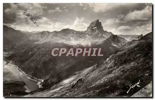 Cartes postales moderne Vallee d&#39Ossau Le pic et le lac de Fabreges