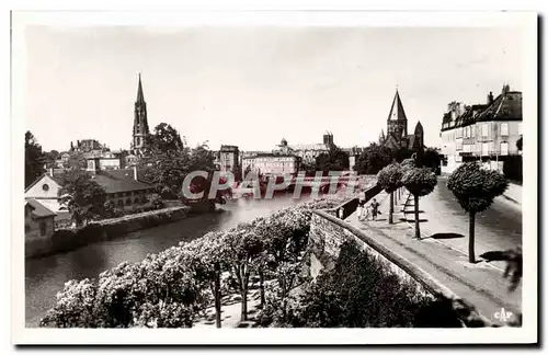 Cartes postales Metz Vue sur la Moselle et le Pont Moyen