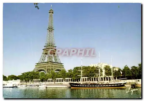 Cartes postales moderne Paris La Tour Eiffel et la Seine Bateau