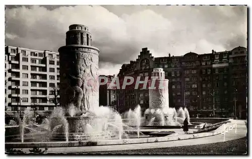 Cartes postales Paris En Flanant Les Fontaines de la Porte de St cloud Sculpt Paul Lansowki