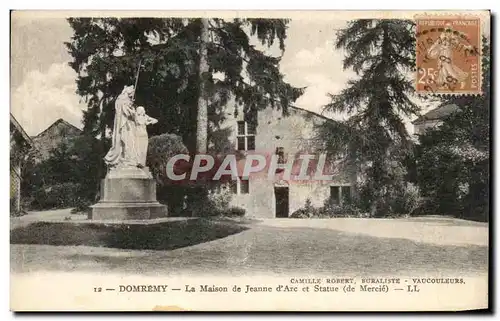 Cartes postales Domremy La Maison De Jeanne D'Arc Et Statue de Mercie