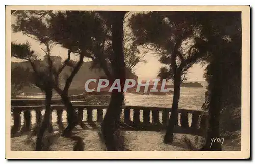 Ansichtskarte AK La Douce France Biarritz La Cote Vue a travers le Basta