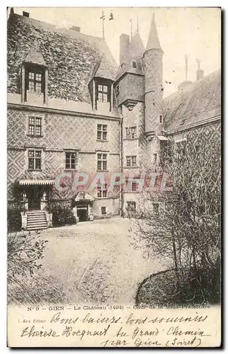 Cartes postales Gien Le Chateau Cour De La Sous Prefecture