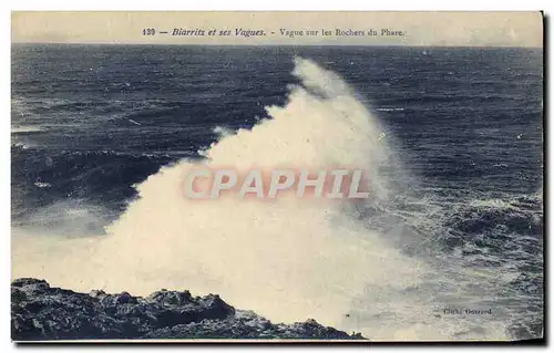 Ansichtskarte AK Biarritz Et Ses Vagues Vague Sur Les Rochers Du Phare