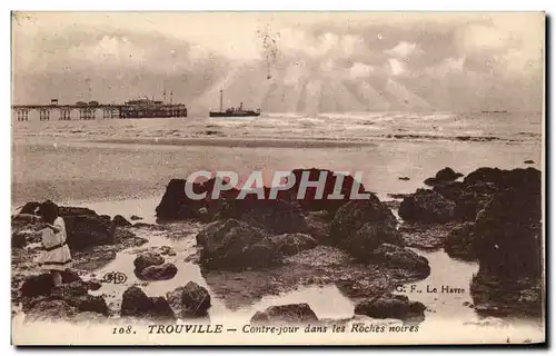 Cartes postales Trouville Contre jour dans les Roches noires Bateau