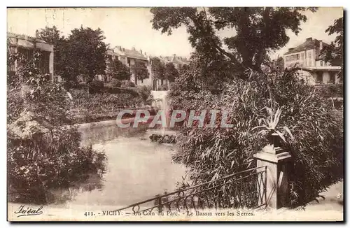 Cartes postales Vichy Un Coin Du Parc Le Bassin Vers Les Serres