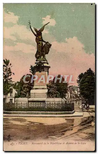 Ansichtskarte AK Vichy Monument De La Republique Et Avenue De La Gare