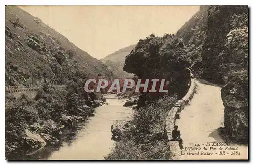 Cartes postales Itxassou L'Entree du Pas de Roland Le Grand Rocher