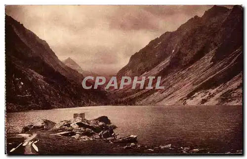 Cartes postales Cauterets Le Lac De Gaube Au Fond Le Vignemale