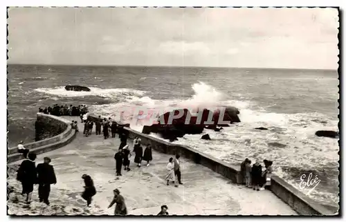 Cartes postales Biarritz La Plate Forme du Rocher de la Vierge Par Gros Temps