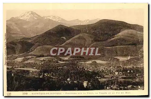 Cartes postales Bagneres de Bigorre Pamorama sur la Ville La Vallee Et Le Pic du Midi